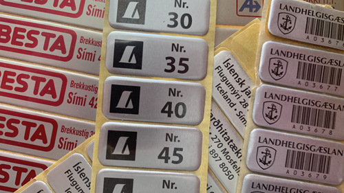 Hlutamerki: svart á silfur. Raðnúmer, 100stk